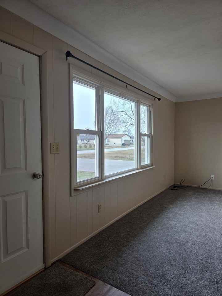 520 Eastview Dr - Photo 5 of 14