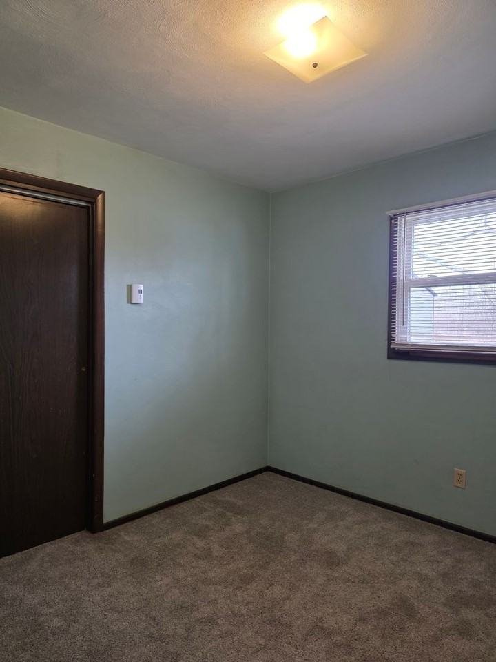 520 Eastview Dr - Photo 6 of 14