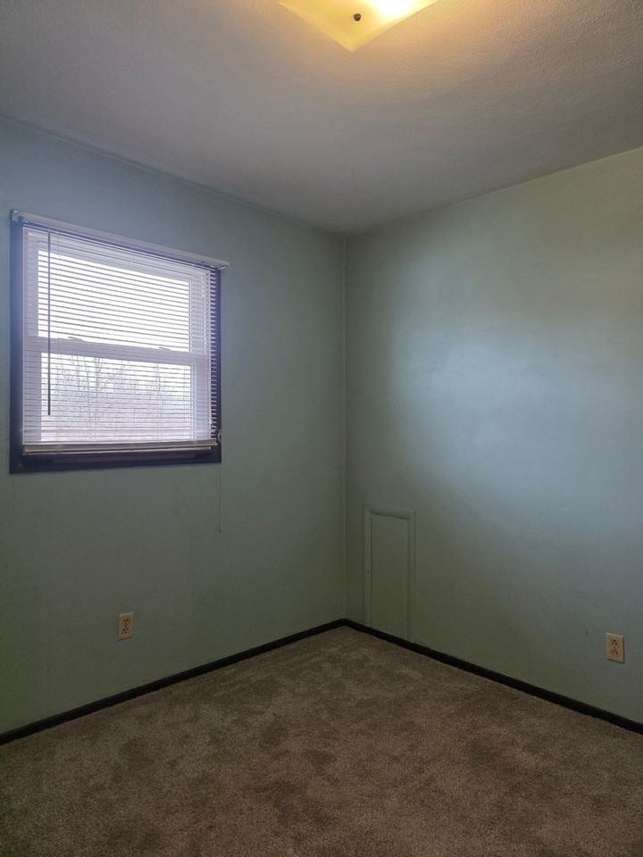 520 Eastview Dr - Photo 7 of 14