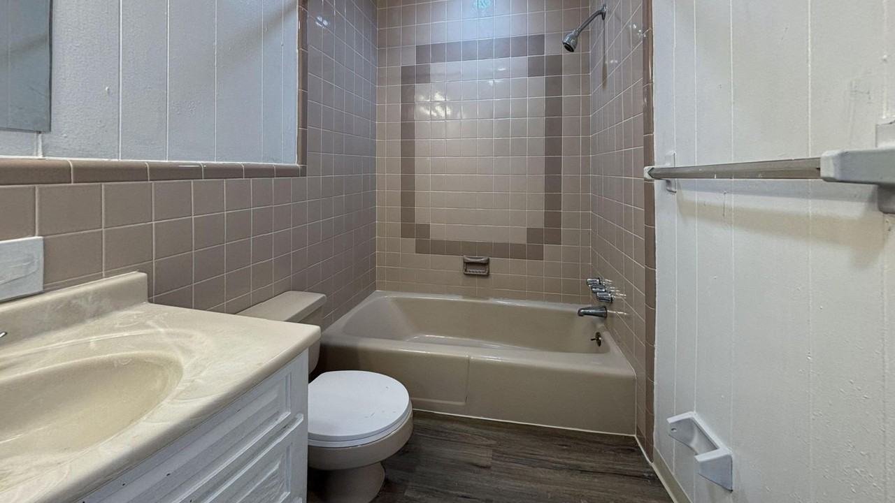 2607 S 62nd St - Photo 4 of 17