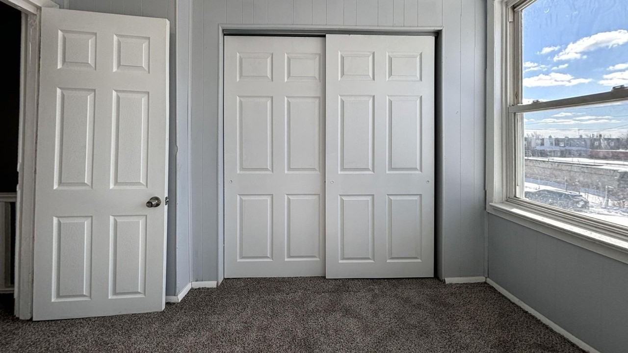 2607 S 62nd St - Photo 5 of 17