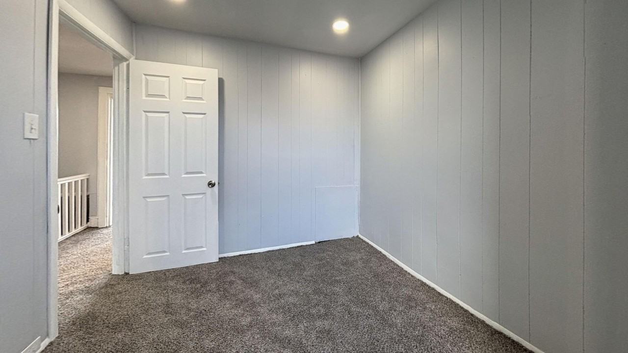 2607 S 62nd St - Photo 6 of 17