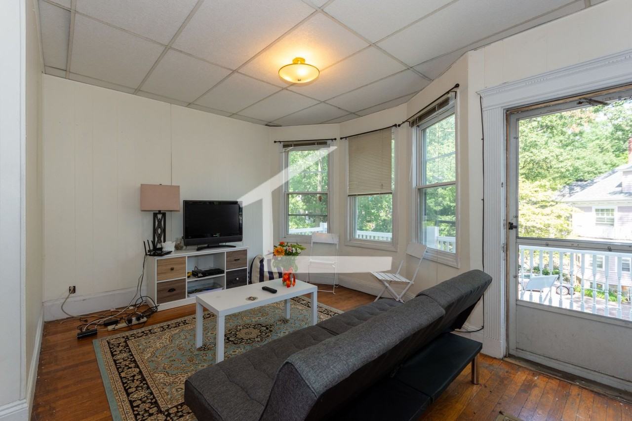 143 Kilsyth Rd - Photo 3 of 41