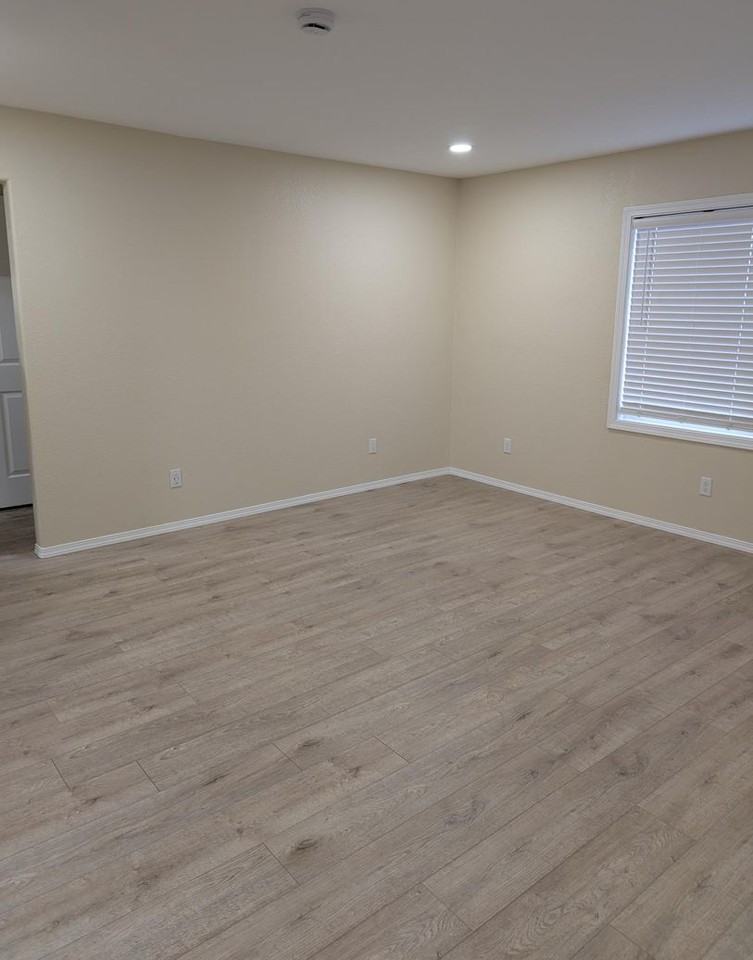 3414 Emerald St - Photo 5 of 12