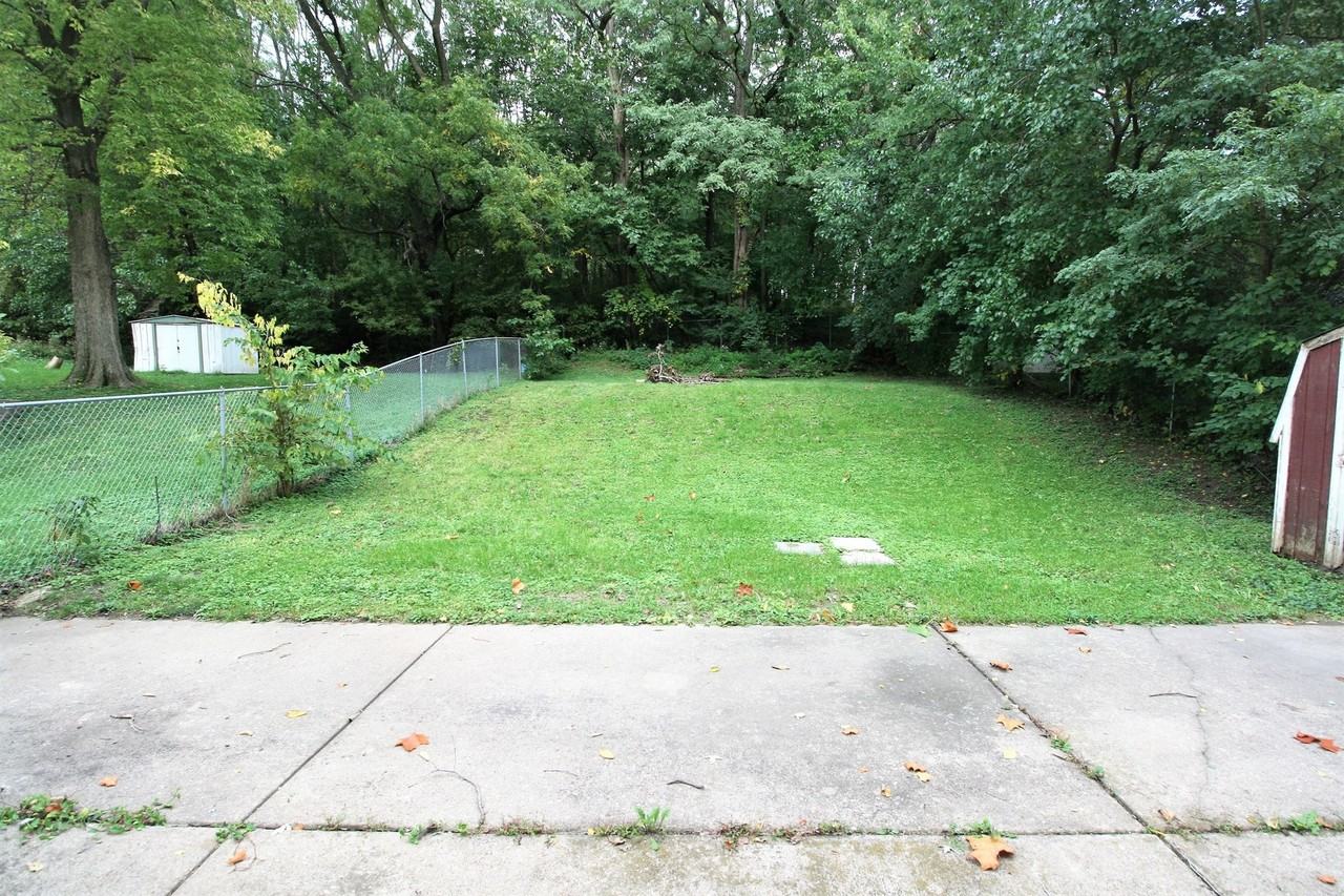 445 Waverly Rd - Photo 2 of 14