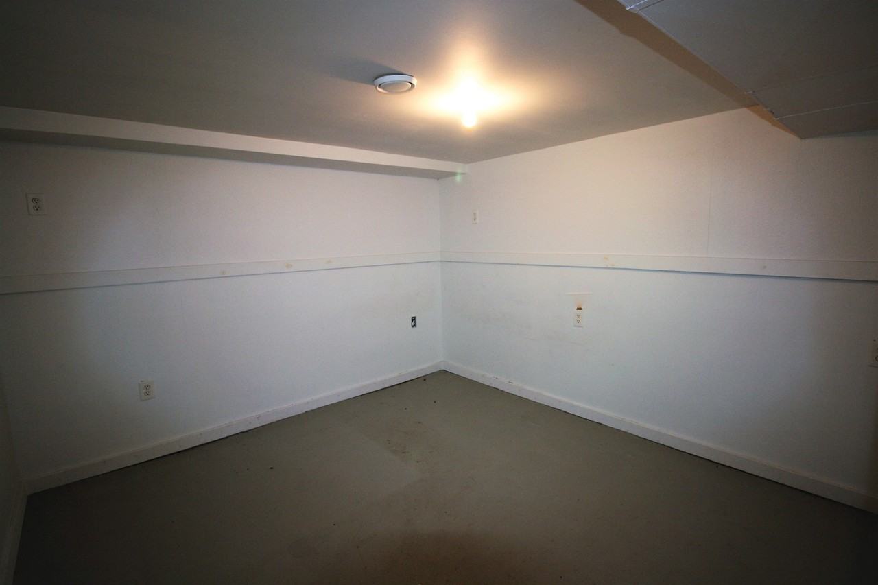 445 Waverly Rd - Photo 3 of 14