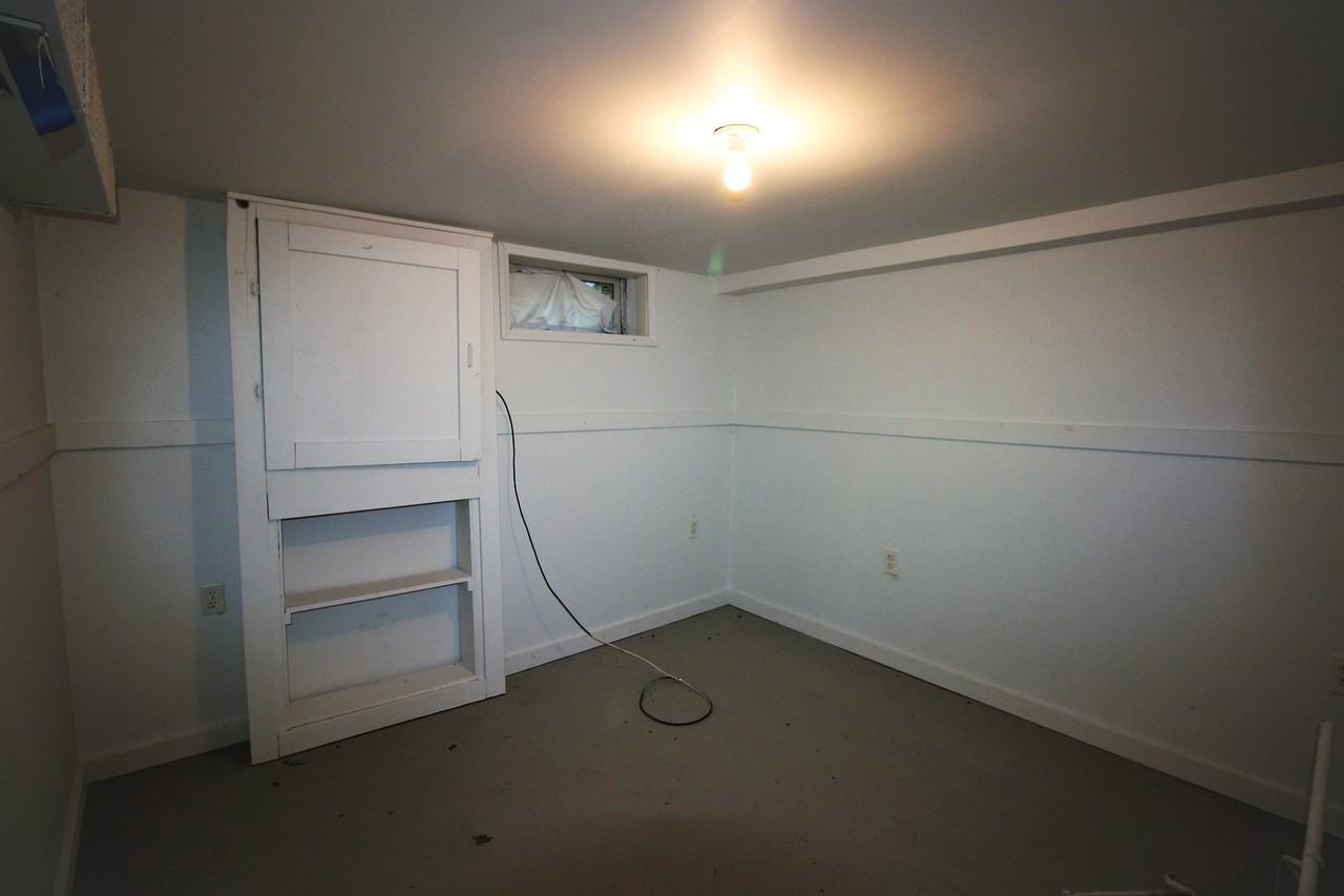 445 Waverly Rd - Photo 4 of 14