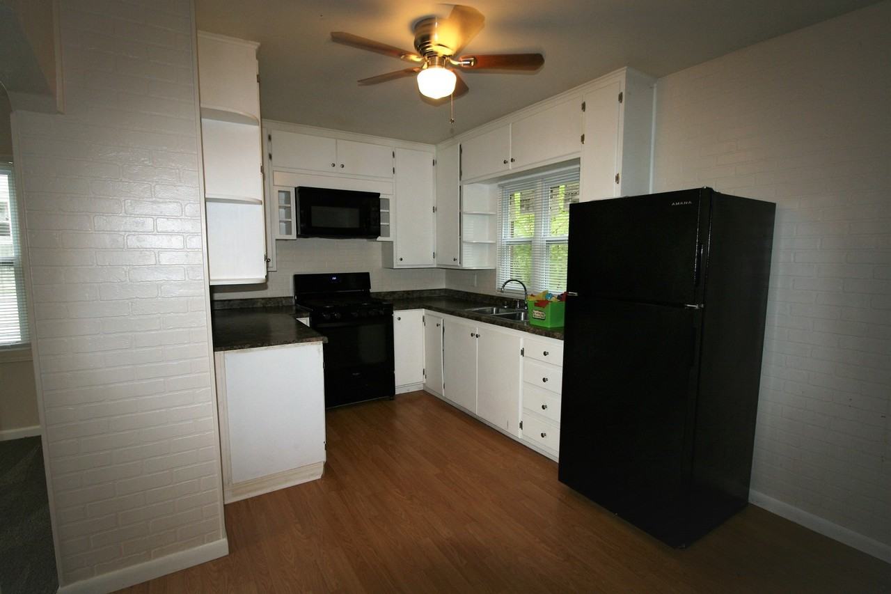 445 Waverly Rd - Photo 6 of 14