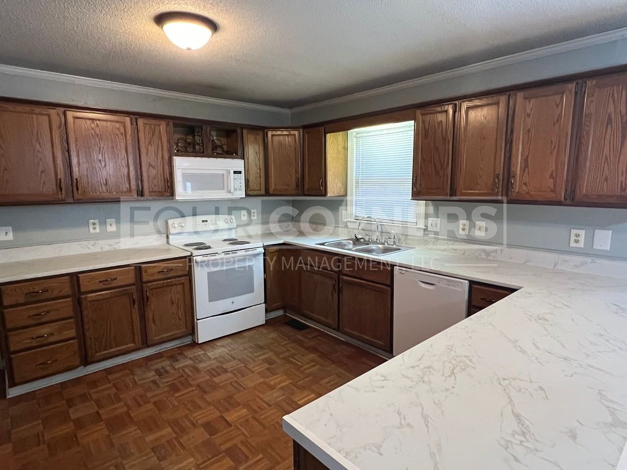 5524 Robinridge Rd - Photo 4 of 11