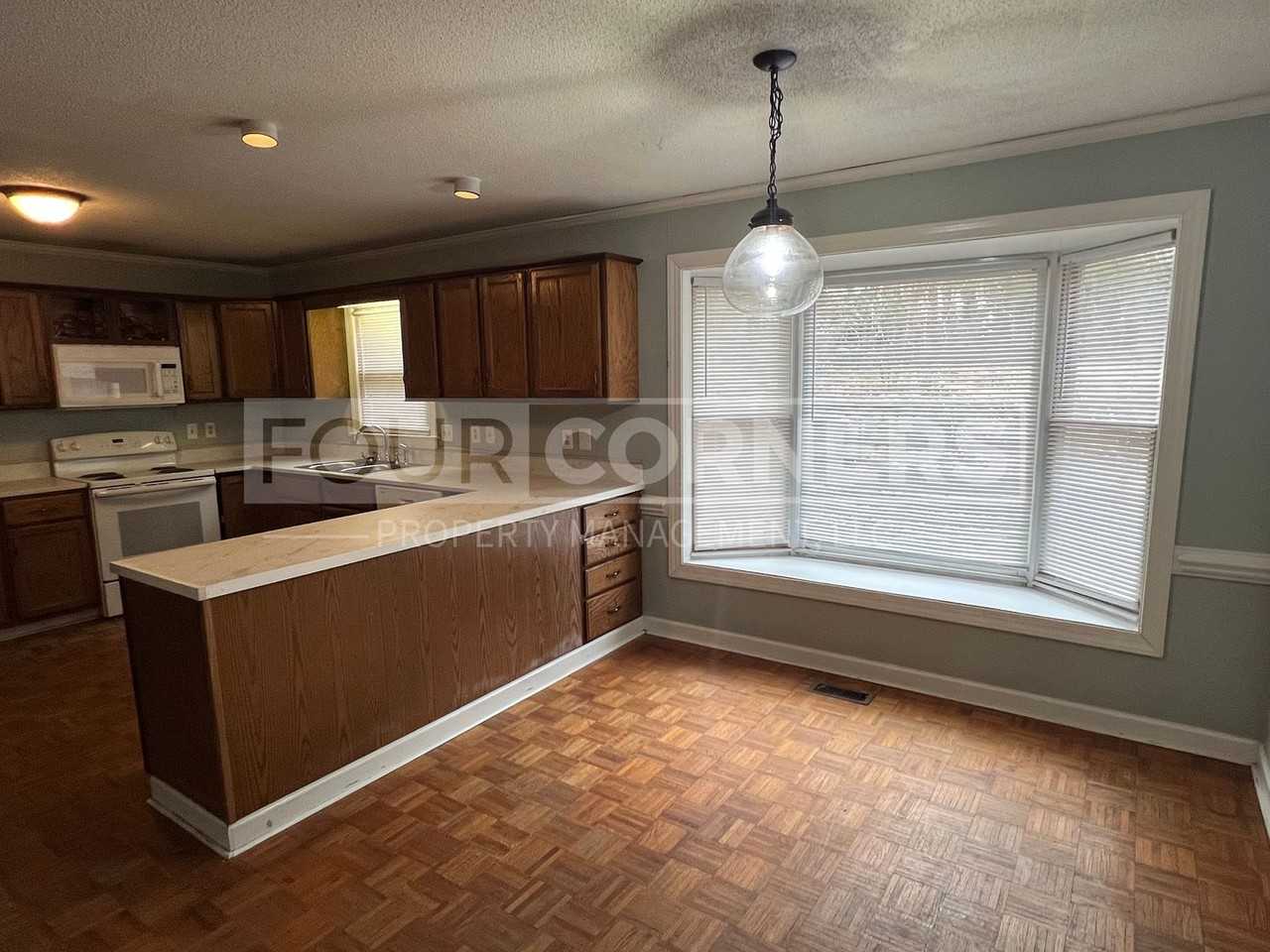 5524 Robinridge Rd - Photo 5 of 11