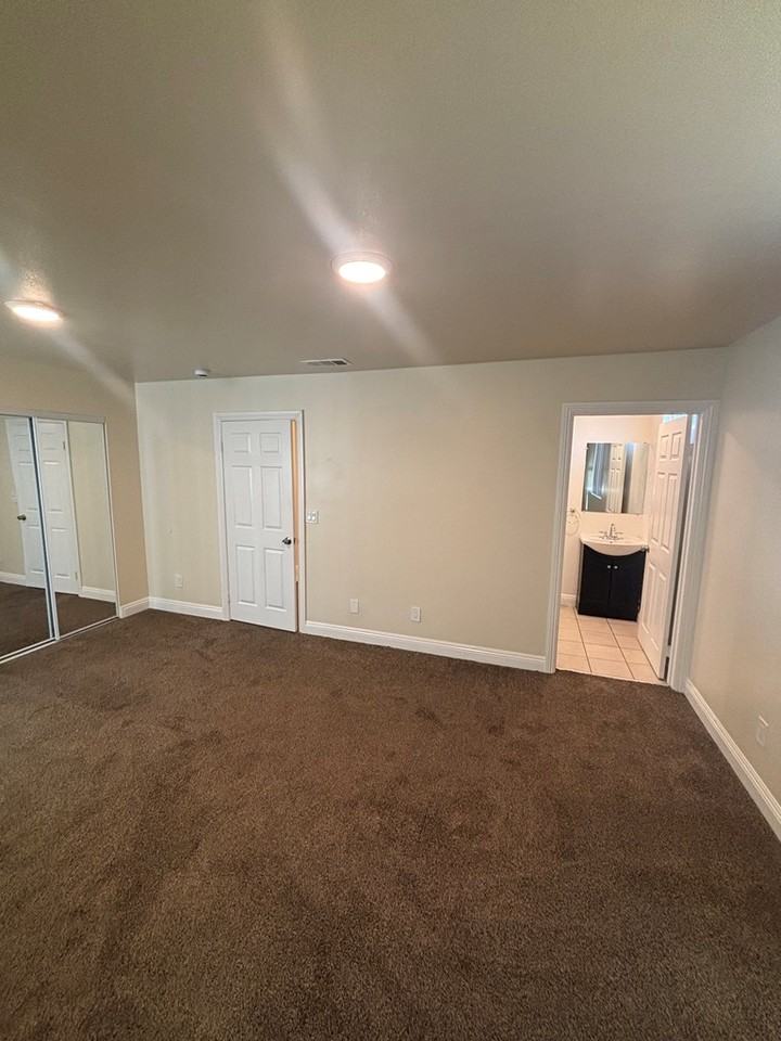 1128 East 50th Street #1/2 - Photo 7 of 21