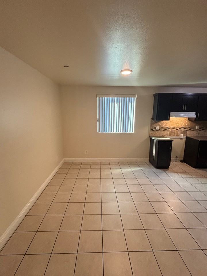 1128 East 50th Street #1/2 - Photo 3 of 21