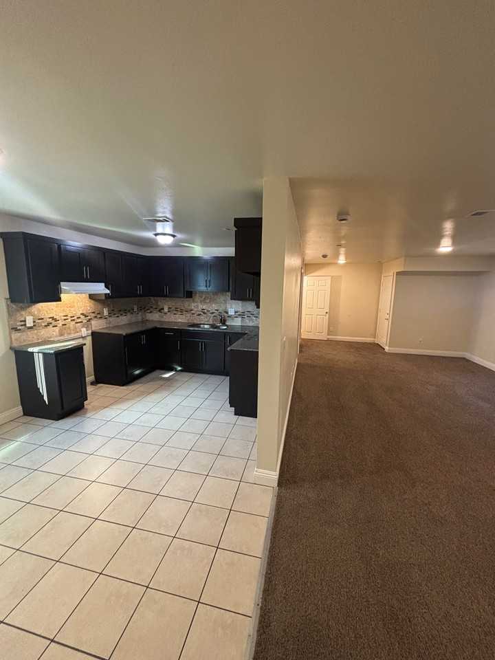 1128 East 50th Street #1/2 - Photo 5 of 21