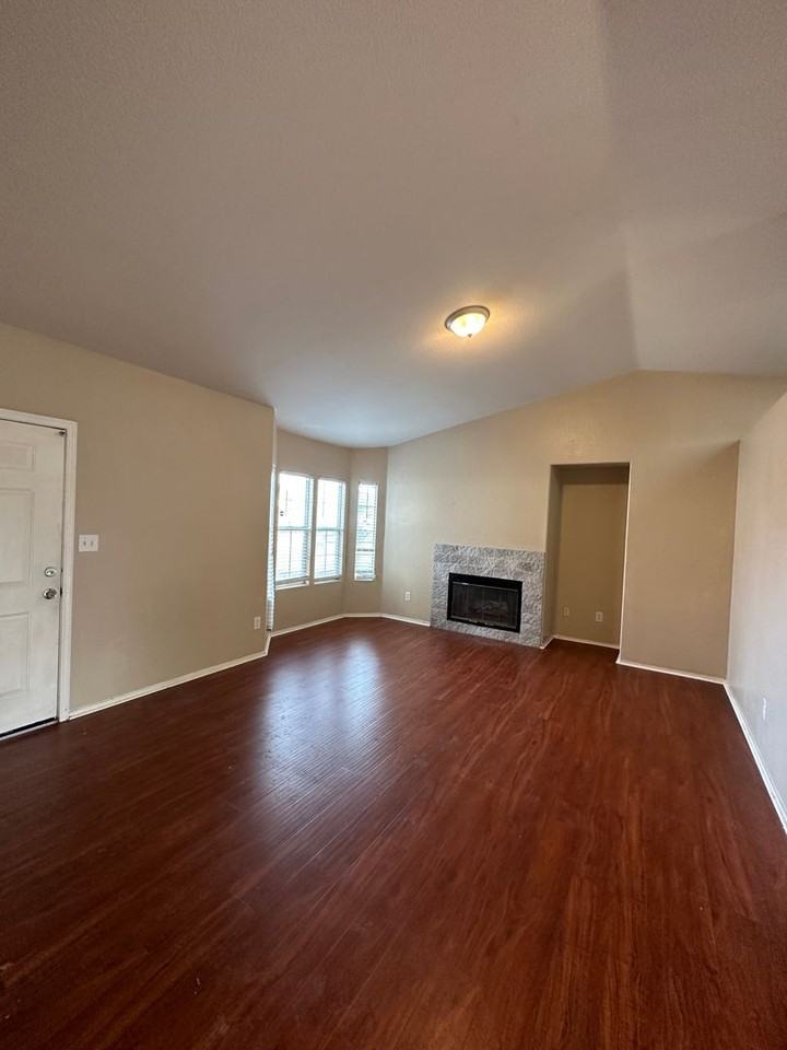 4611 Kaytlain Ave - Photo 5 of 22