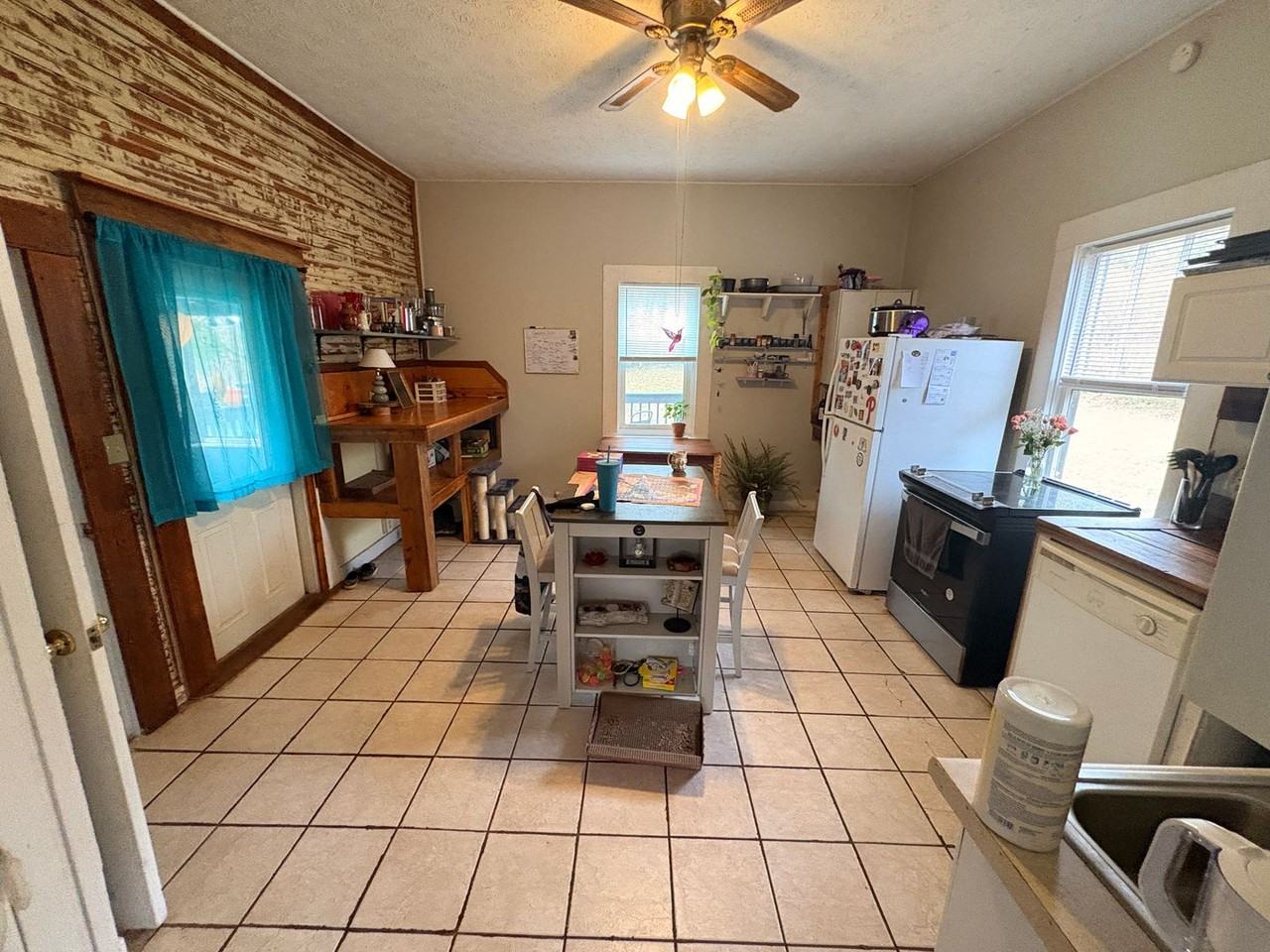 462 Whitehall Rd - Photo 4 of 13