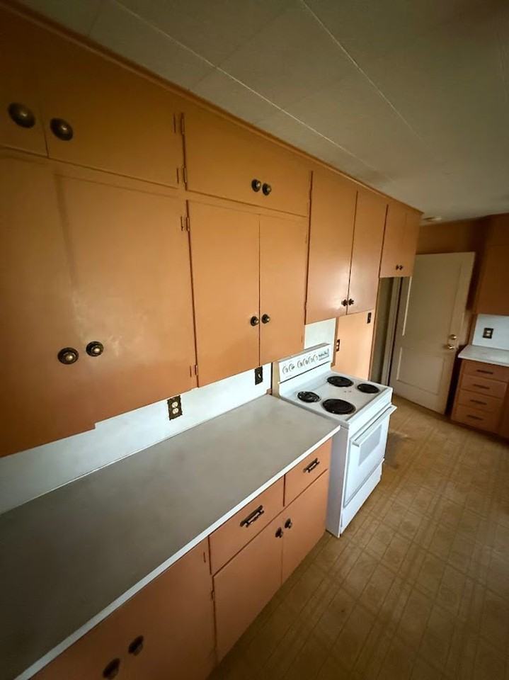 646 S Pinecrest St - Photo 4 of 8