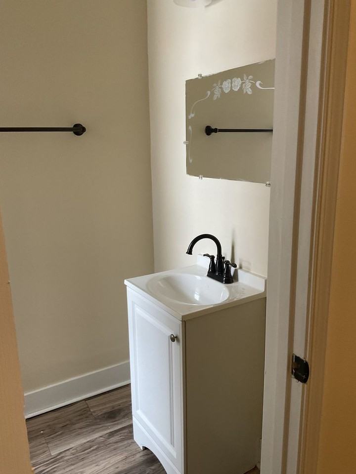 1630 Park St - Photo 5 of 28