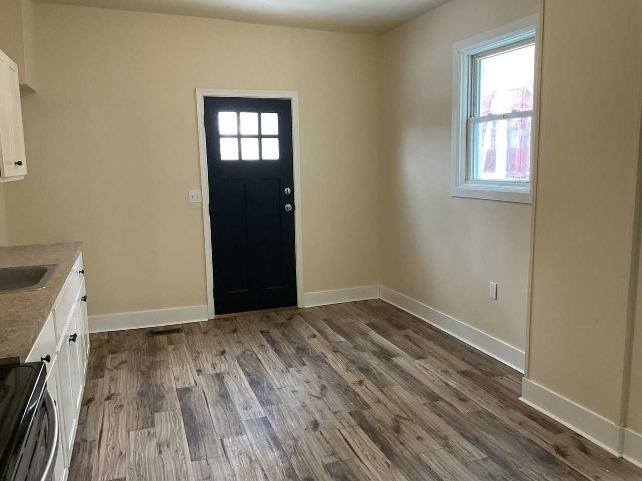 1630 Park St - Photo 7 of 28