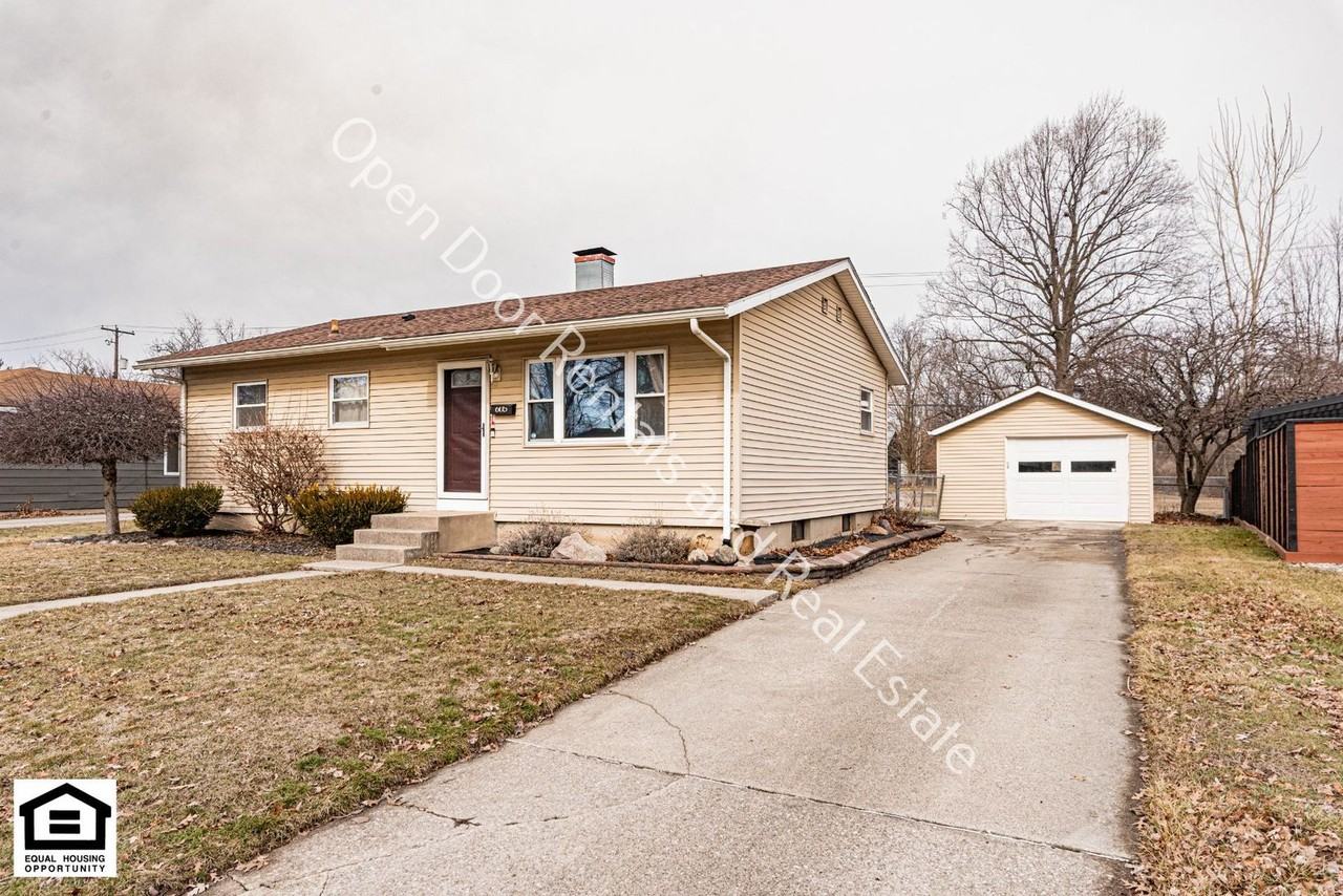 605 N Camden Dr - Photo 2 of 36