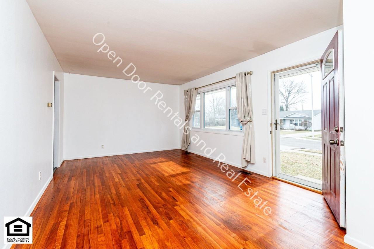 605 N Camden Dr - Photo 5 of 36