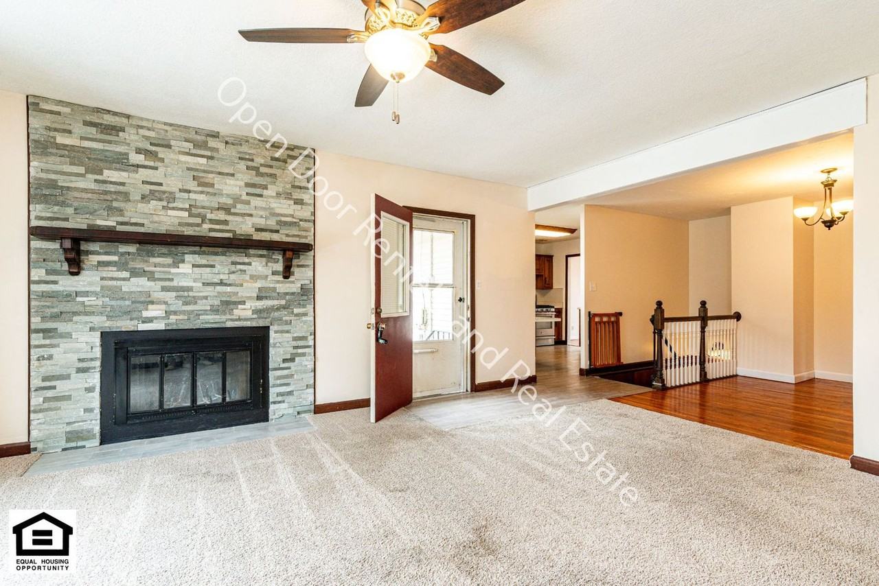 605 N Camden Dr - Photo 6 of 36