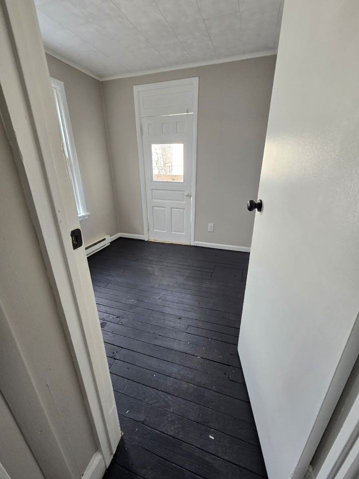 913 Norwood St - Photo 5 of 10