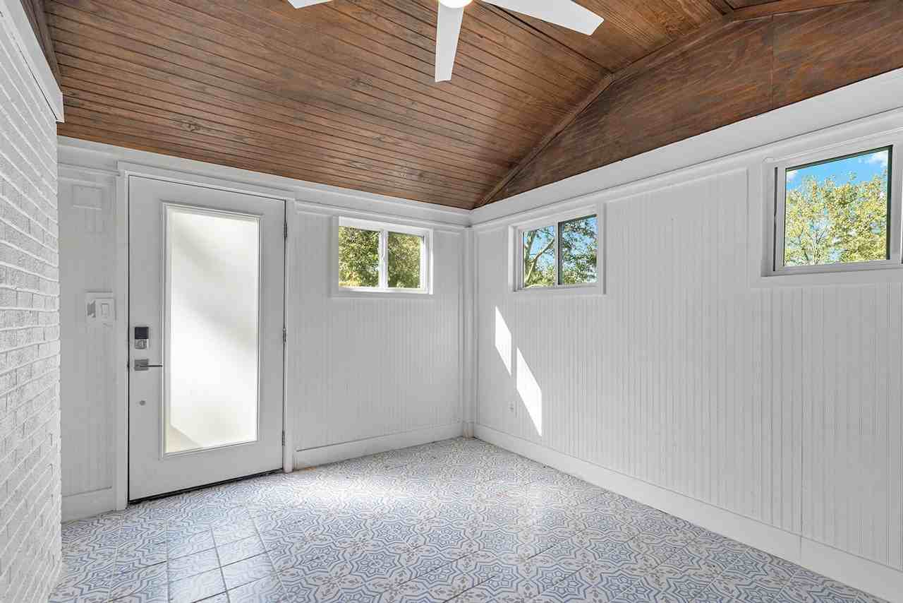 2011 Lexington Ave - Photo 2 of 25