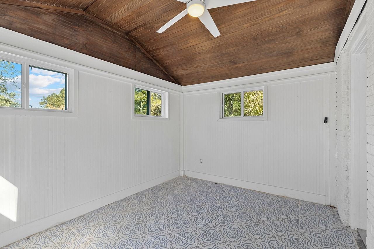 2011 Lexington Ave - Photo 3 of 25