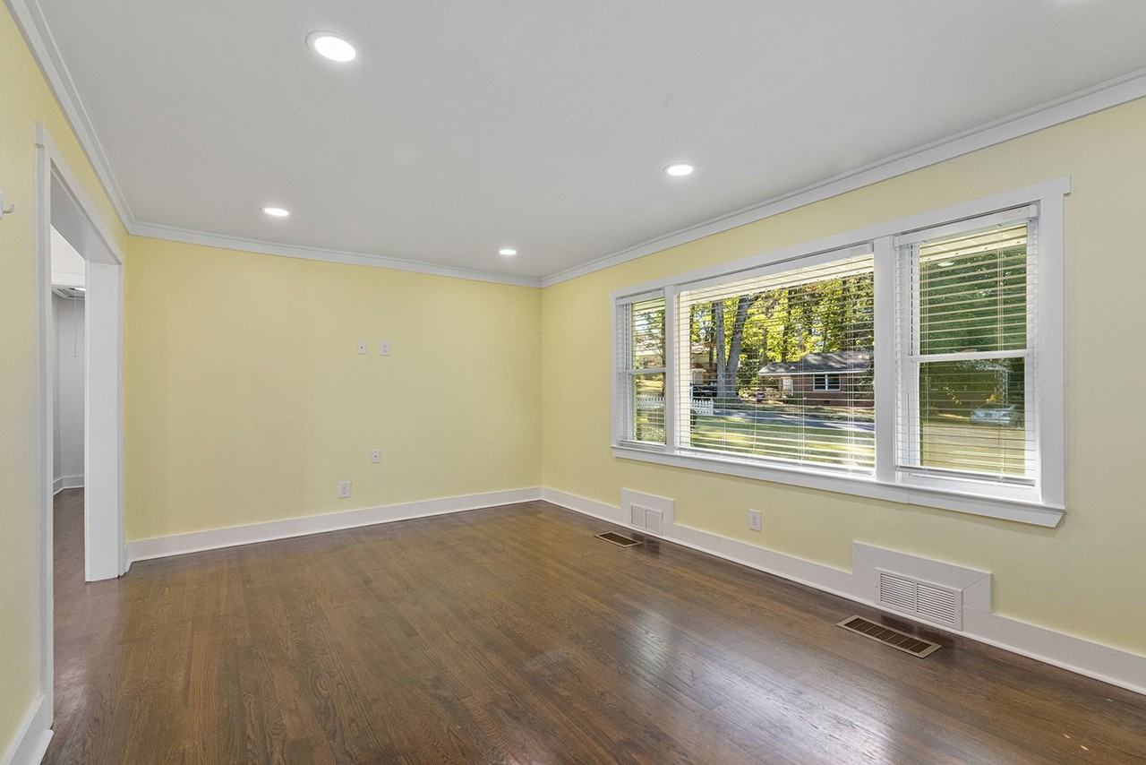 2011 Lexington Ave - Photo 4 of 25