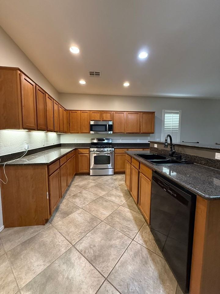 1255 Brentwood Way - Photo 2 of 14