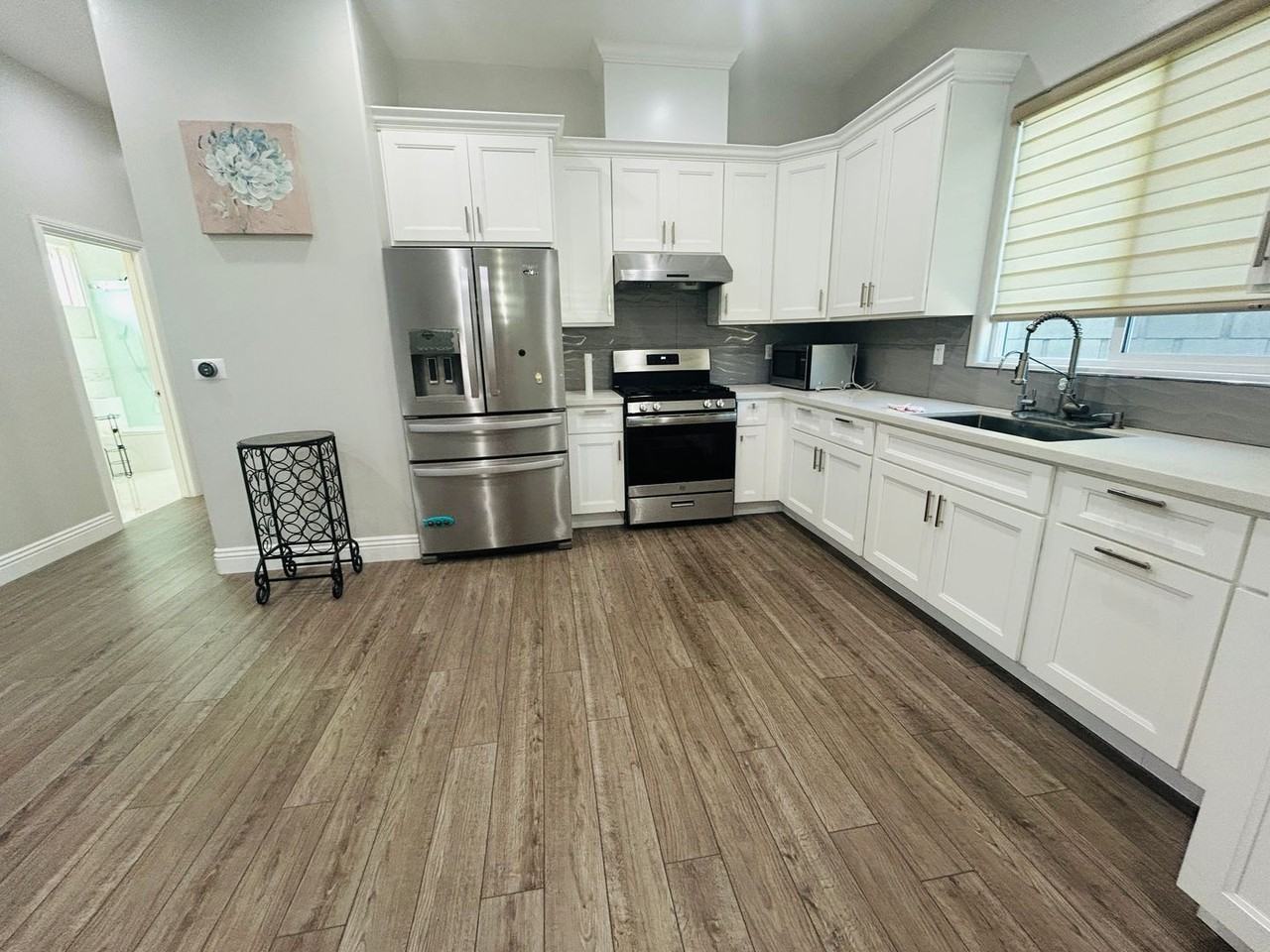 1318 S Kings Court Dr #B - Photo 3 of 20