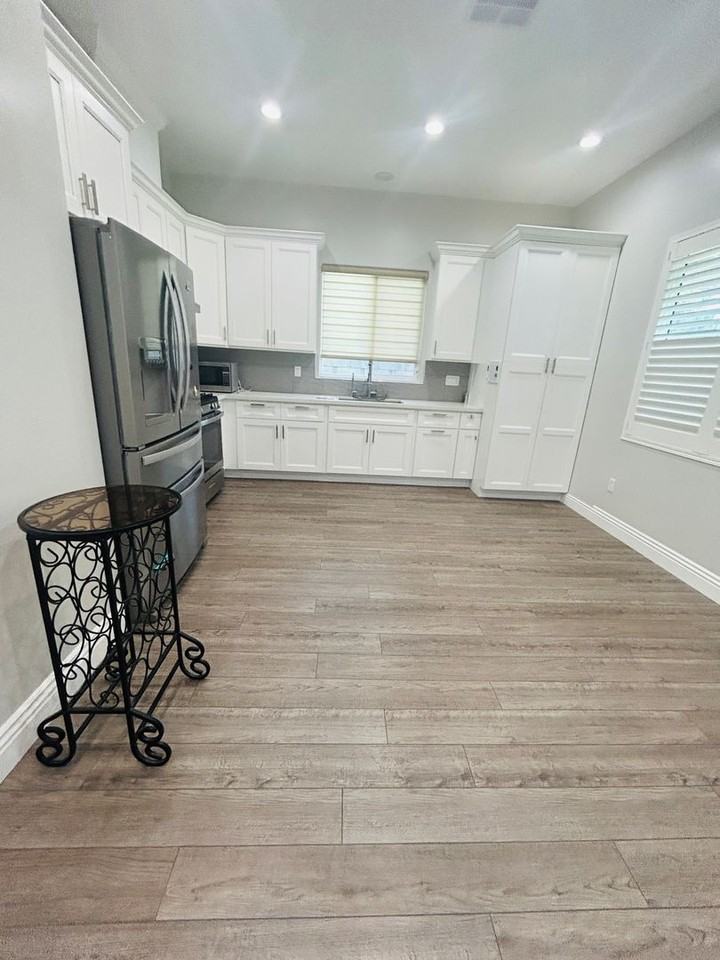 1318 S Kings Court Dr #B - Photo 6 of 20