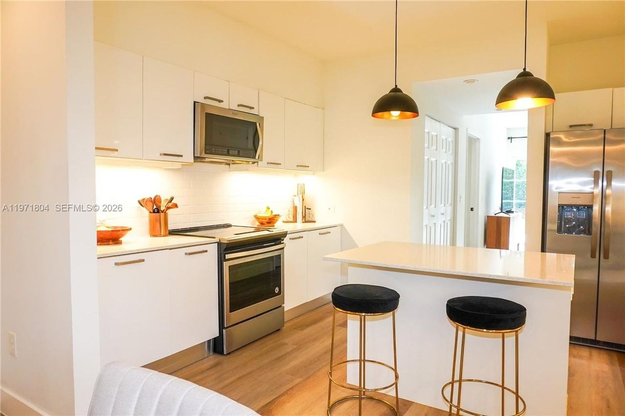 640 Ne 71st St - Photo 2 of 15