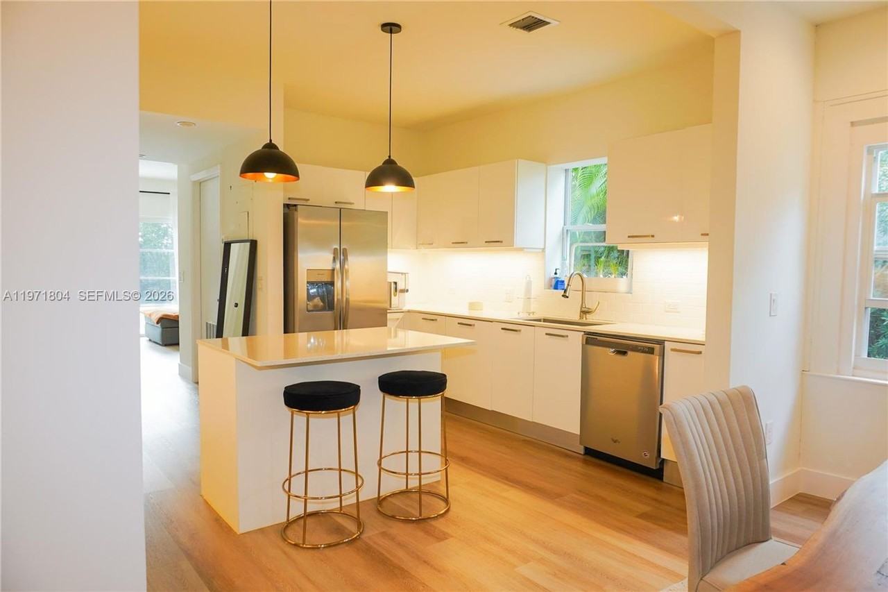 640 Ne 71st St - Photo 4 of 15