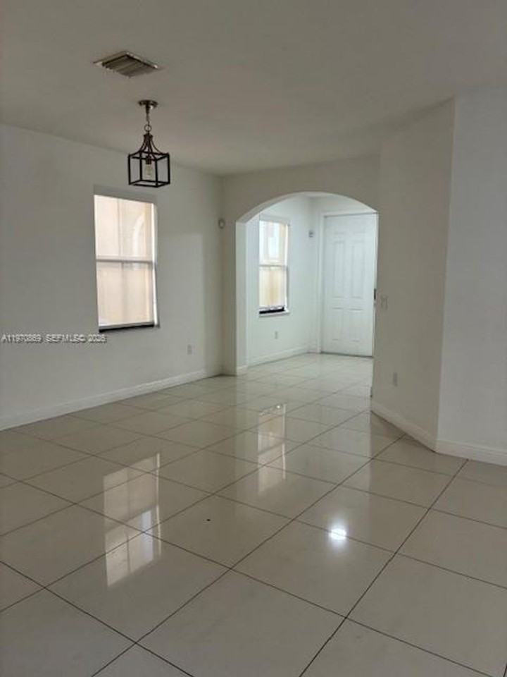 8848 Nw 101st Pl - Photo 5 of 14