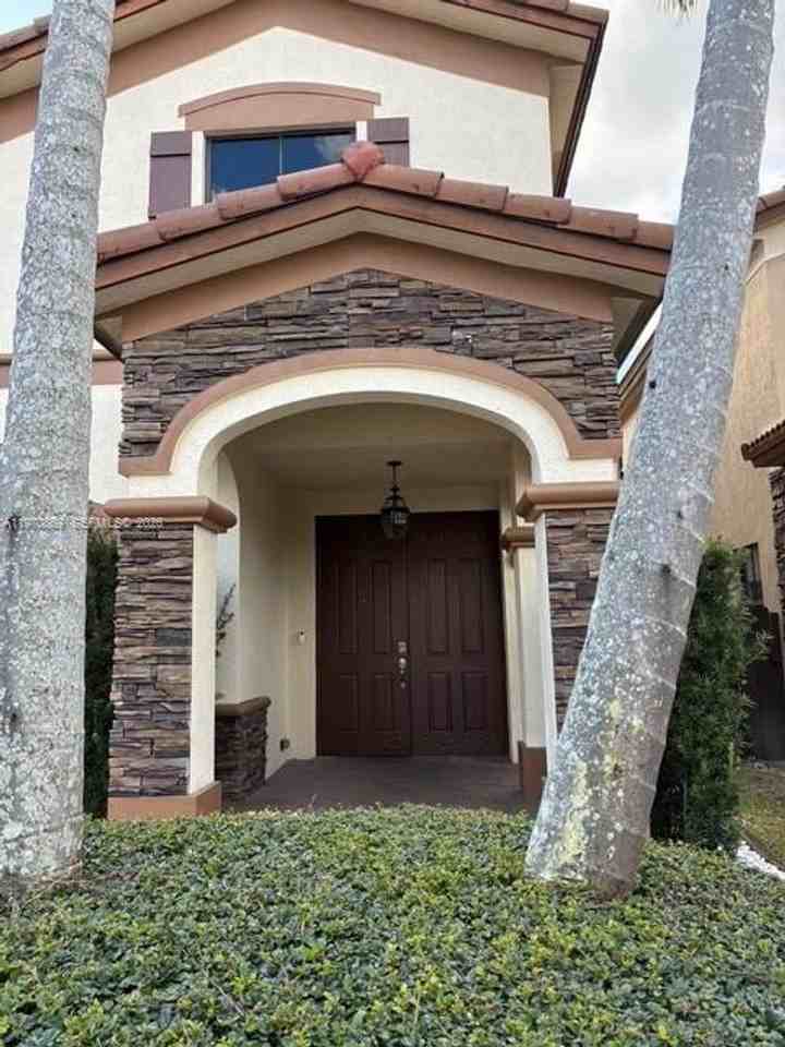 8848 Nw 101st Pl - Photo 6 of 14