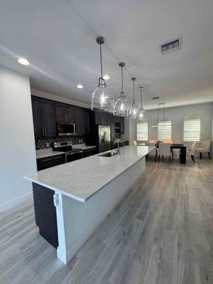 615 Windward Cir N - Photo 5 of 29