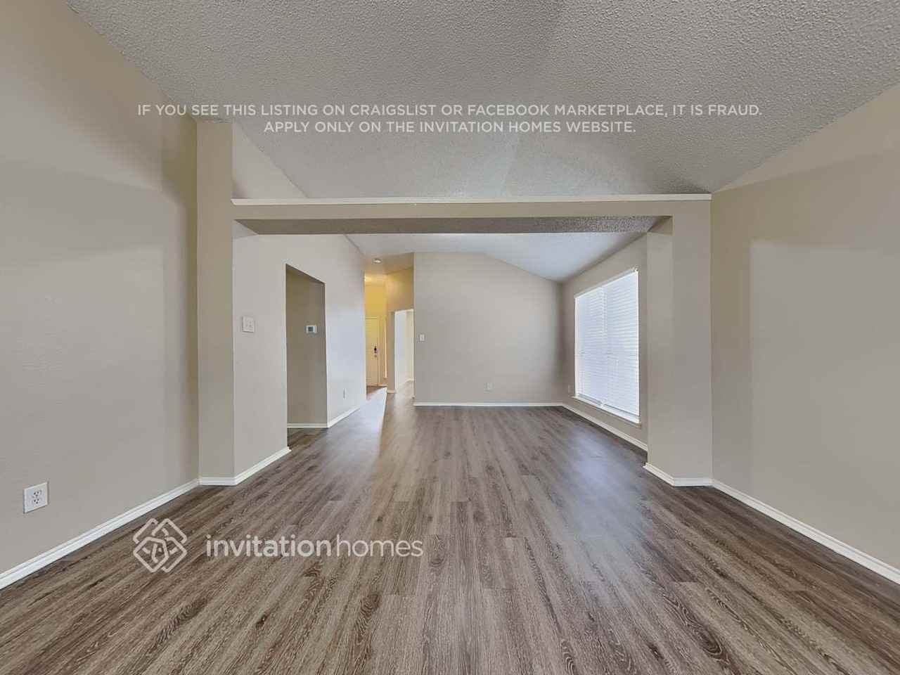 10220 Cypress Hills Dr - Photo 3 of 18