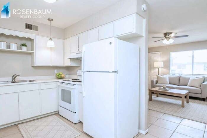 826 E 4th Pl #B - Photo 2 of 6