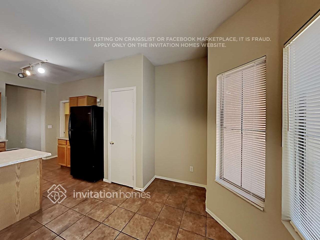 6347 W Hilton Ave - Photo 6 of 15