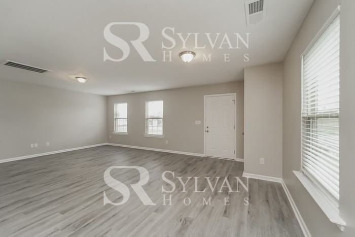 426 Osborn St - Photo 5 of 16