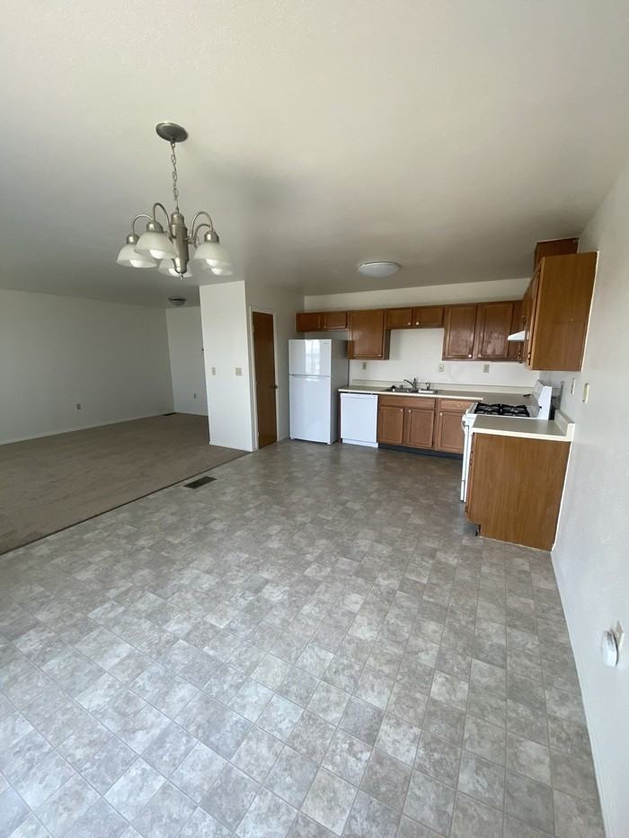 354 Norbeck Ct - Photo 5 of 7