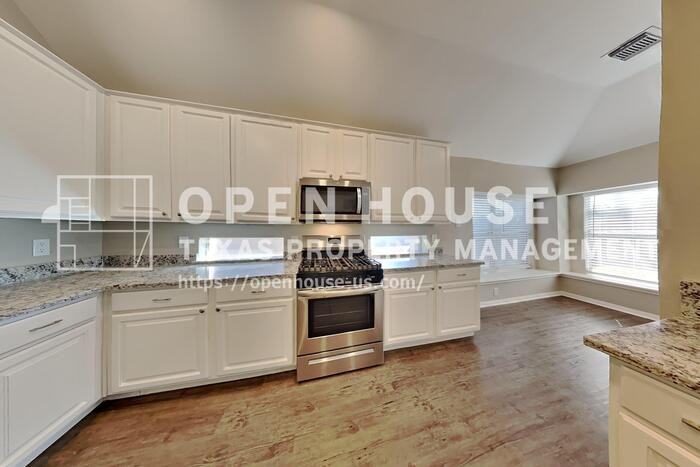 3830 Paigewood Dr - Photo 5 of 20