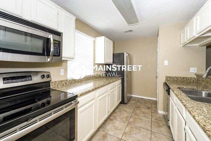 7305 Shadow Bend Dr - Photo 7 of 16