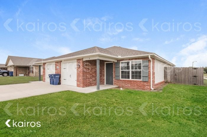 5000 E Thomas St #B - Photo 2 of 15