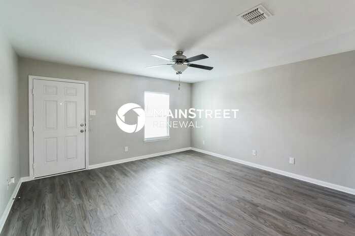 6107 Lakefront St - Photo 4 of 17