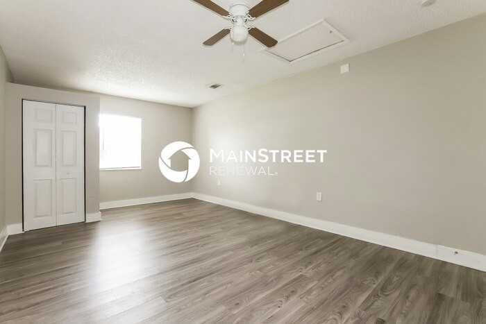 2400 Timbercreek Loop W - Photo 3 of 16