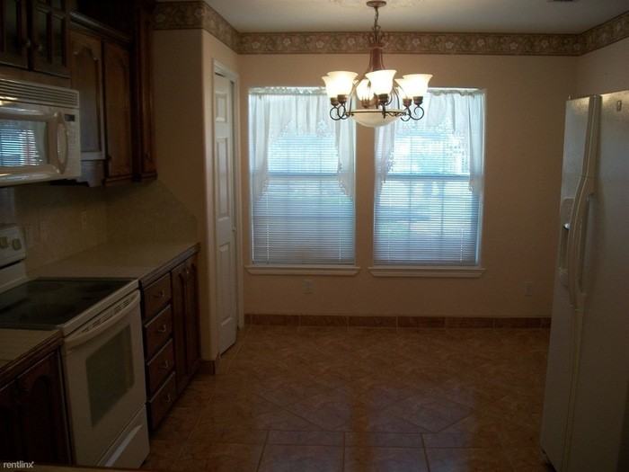 213 W Fleetwood Ave - Photo 3 of 3