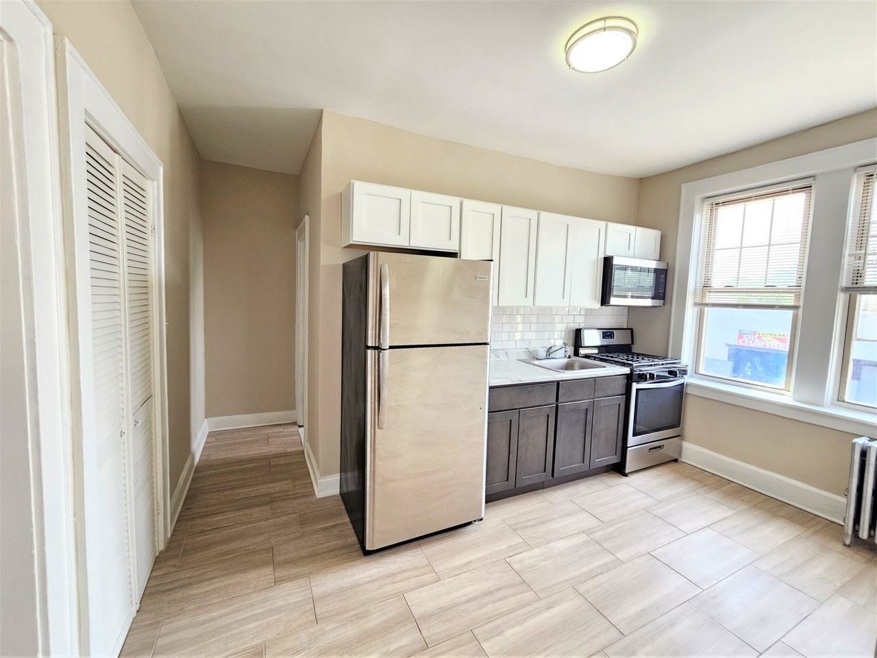 382 Bloomfield Ave - Photo 3 of 5