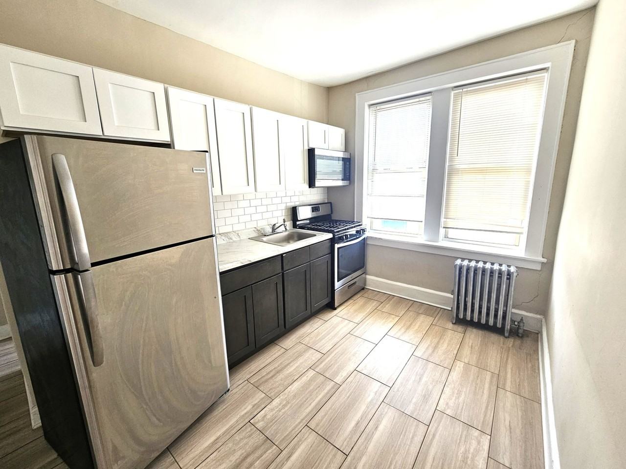 382 Bloomfield Ave - Photo 4 of 5